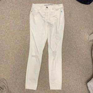 White jeans NEVER WORN.